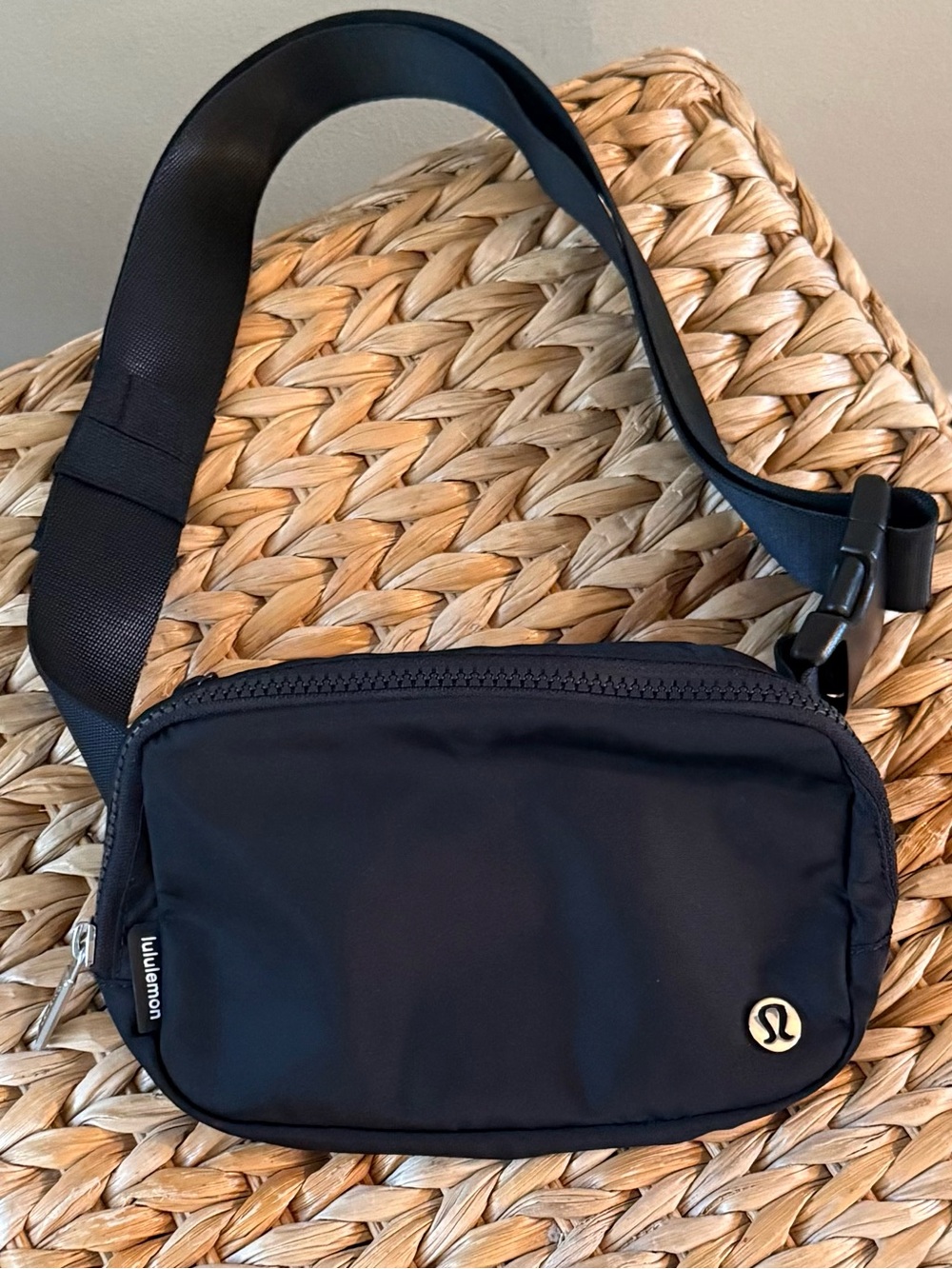 Lululemon Black Everywhere Belt Bag Long Strap and Silver Hardware 💎 EUC!